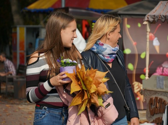 «Бабине літо у Боздоському парку»: в Ужгороді триває фестиваль-ярмарок