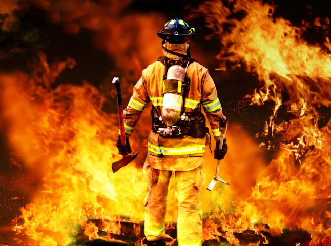 Жителі одного із сіл Тячівщини ледь не постраждали від пожежі у власному будинку