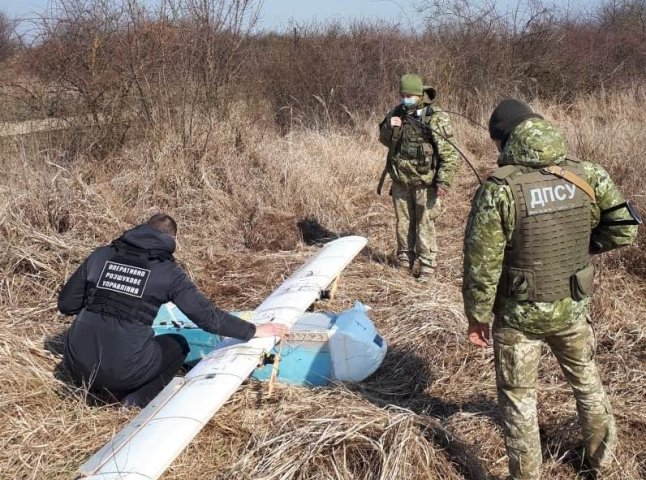 Прикордонники викрили 4 контрабандистів з безпілотником