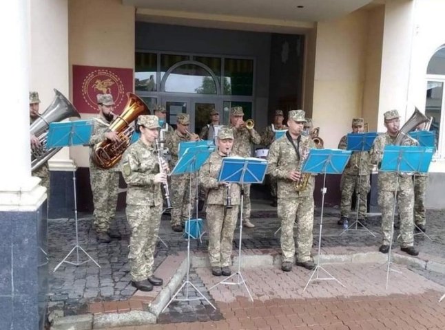 Мукачівський військовий оркестр виступив у центрі міста
