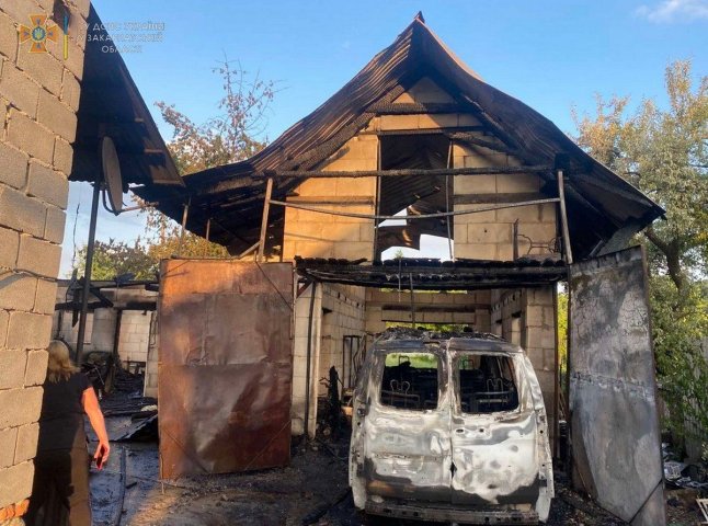 Пожежа в селі Довге: вогонь наробив чималої шкоди