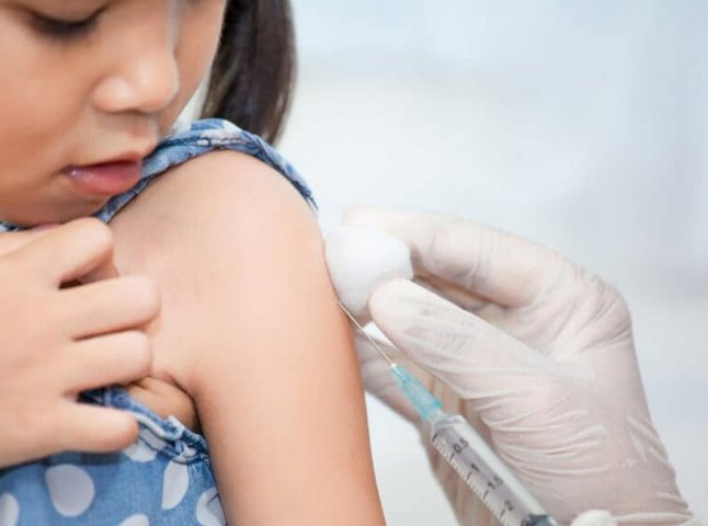 Відомо, коли в Україні може розпочатися масова вакцинація дітей від COVID-19