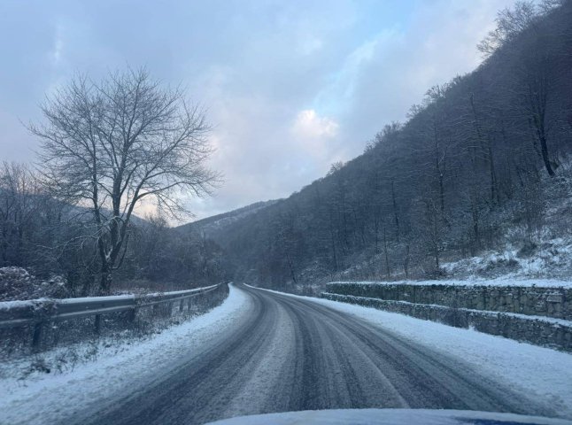 На дороги Закарпаття виїхала спецтехніка
