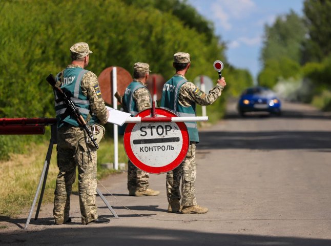 Україну облетіла новина про випадок, який трапився на одному з блокпостів Закарпаття Україну облетіла новина про випадок, який трапився на одному з блокпостів Закарпаття