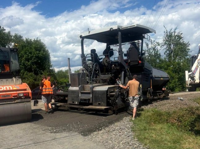 Ще в одному селі на Мукачівщині розпочали асфальтувати дорогу