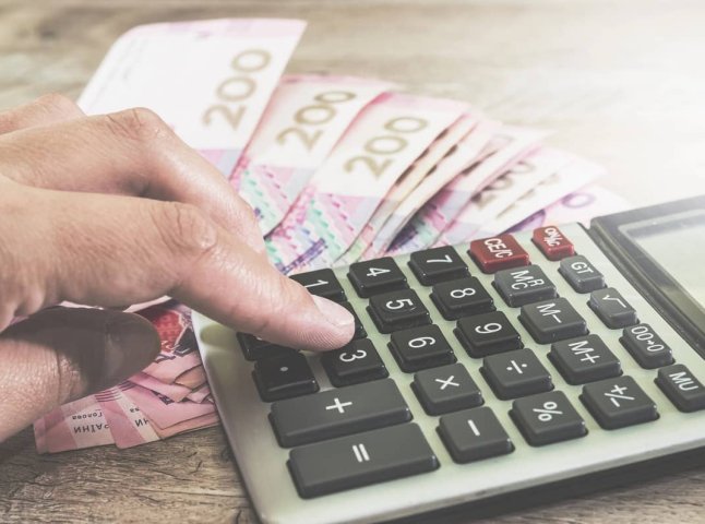 Європейська зарплата 1000 доларів в Україні: економіст дав прогноз, коли її почнуть давати