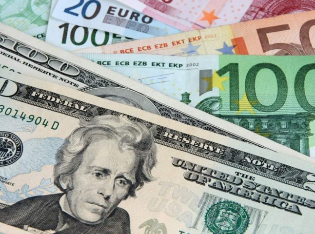 Долар та євро різко обвалились: курс валют від НБУ на 26 квітня