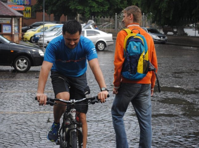 Попри дощ у Мукачеві відбувся велоквест "Вогонь та вода" (ФОТО)