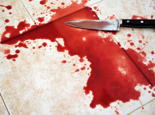 У Мукачеві під час сварки жінка нанесла чоловіку ножове поранення
