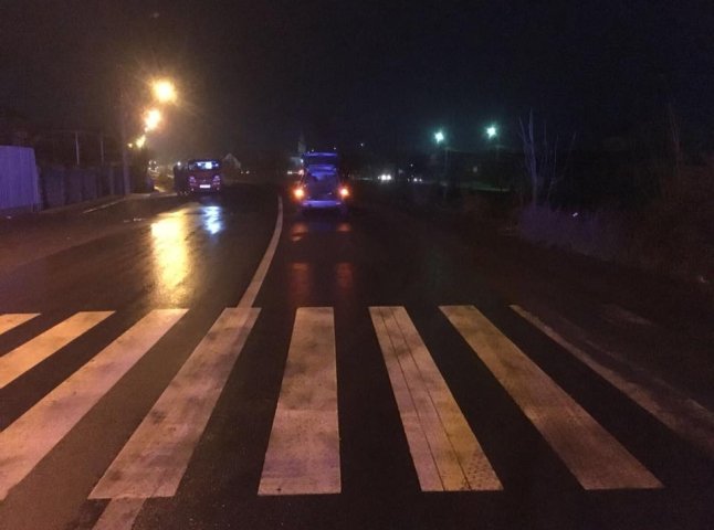 В Ужгороді на пішохідному переході автомобіль збив чоловіка