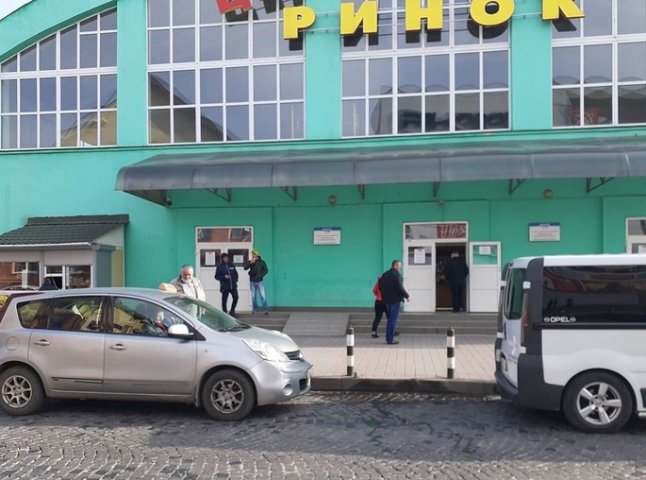 У Мукачеві біля ринку скоїли злочин