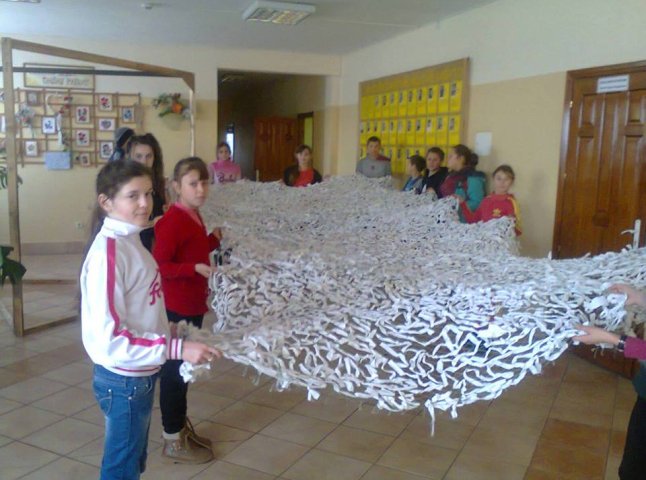 Школярі Тячівщини відправлять маскувальні сітки у зону АТО