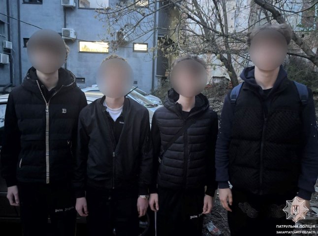 Патрульні Ужгорода впіймали неповнолітніх за недитячими забавами