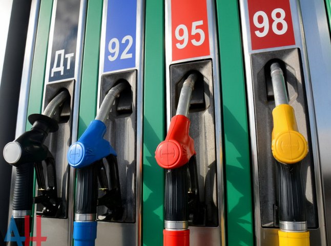 Ціна на пальне б’є нові рекорди: що буде далі, чи дорожчатиме бензин та дизель