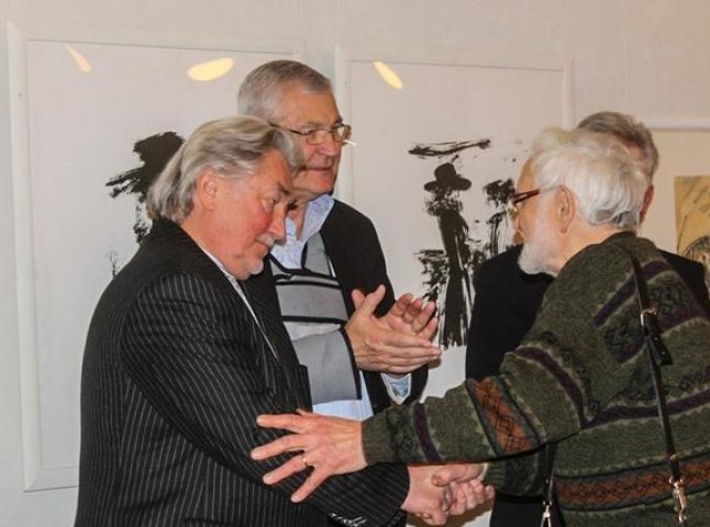 У картинній галереї Мукачева відкрили виставку картин Андрія Чебикіна