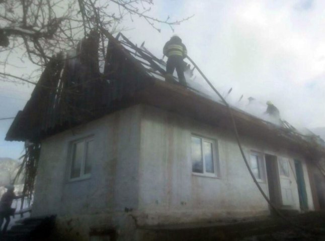 Через пожежу жінка залишилася без даху над головою