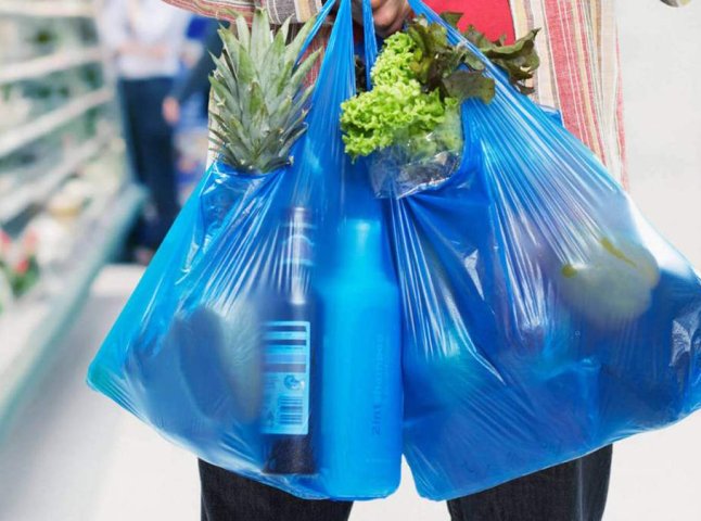 Ціни на пакети в супермаркетах зростуть вже з 1 лютого: скільки коштуватимуть