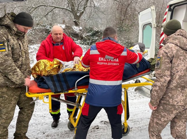 Був у безпорадному стані: на Закарпатті рятували молодого чоловіка