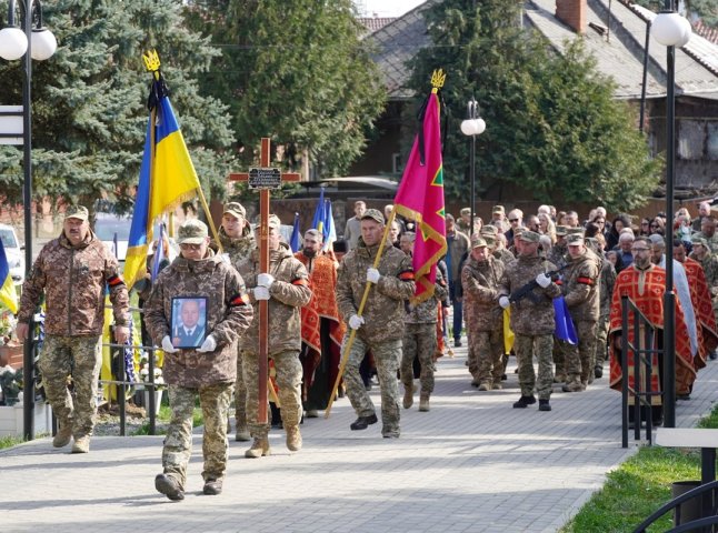В обласному центрі провели в останню путь полеглого воїна
