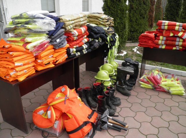 Закарпатські рятувальники отримали чергову гуманітарну допомогу від колег із Швейцарії
