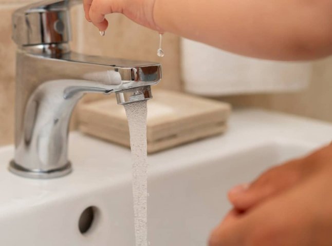 У Мукачеві розробили графік погодинної подачі води, але поки не задіюватимуть його графік подачі води у Мукачеві