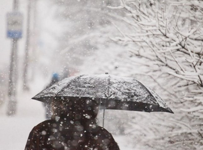 Сніг та мокрий сніг: синоптики дали прогнози на завтра