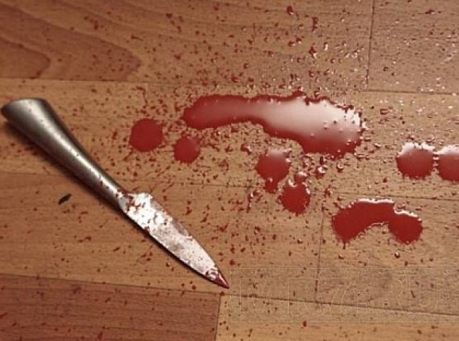 П’яна хустянка після сварки з чоловіком вдарила ножем в себе