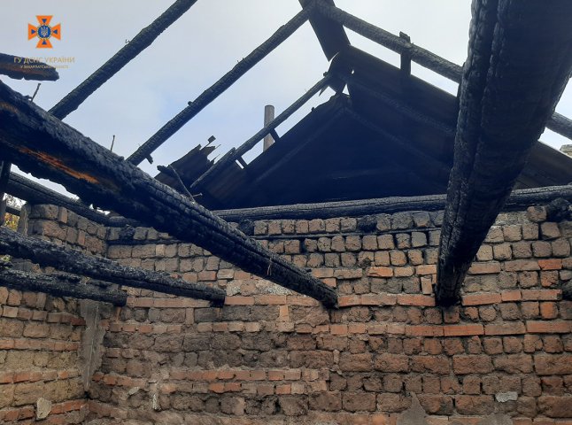 На Ужгородщині вирувала пожежа у надвірній споруді