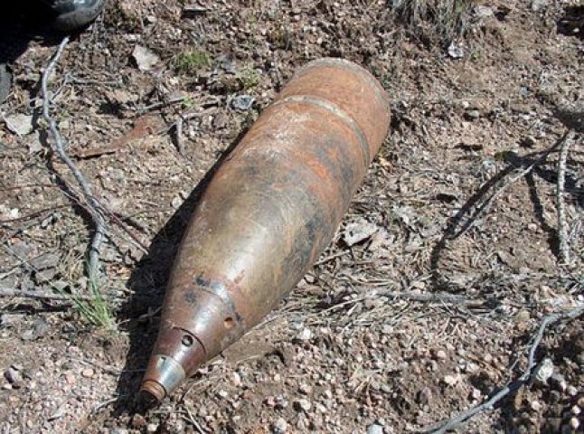 У Лавках виявили артилерійський снаряд, територія очеплена міліцією