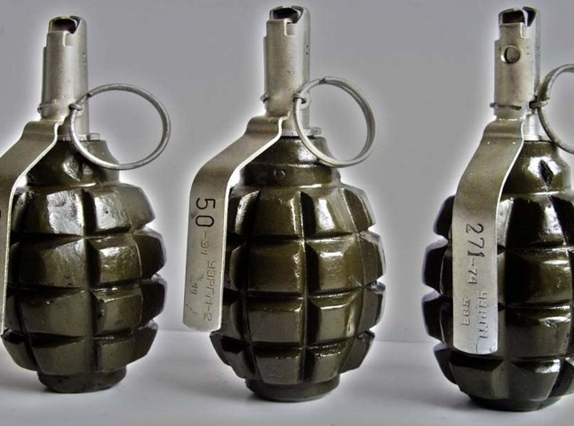 На території КПП "Ужгород" знайшли гранату
