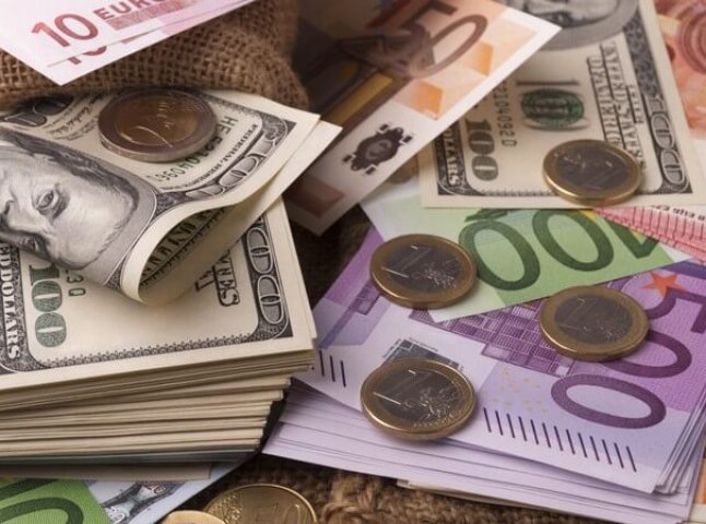 Долар та євро подорожчали: опубліковано курс валют в Україні