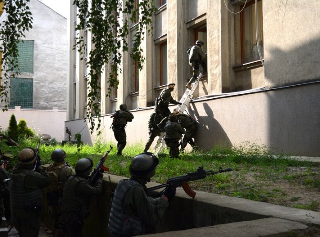 В Ужгороді СБУ завершила "антитерористичне" навчання
