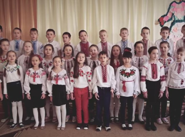 Відео ужгородських школярів на пісню Кузьми Скрябіна вже набрало більше 100 тисяч переглядів