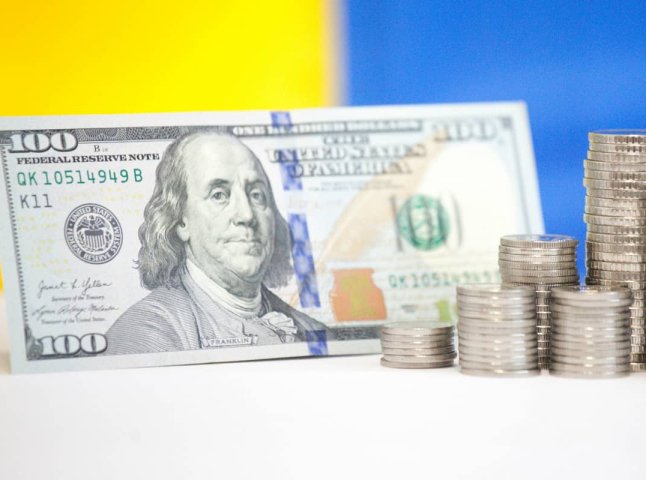 Яким буде курс долара перед Новим 2026 роком у банках та обмінниках