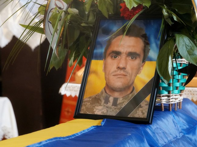 У Мукачеві поховали воїна, який віддав своє життя, захищаючи Україну У Мукачеві поховали воїна, який віддав своє життя, захищаючи Україну