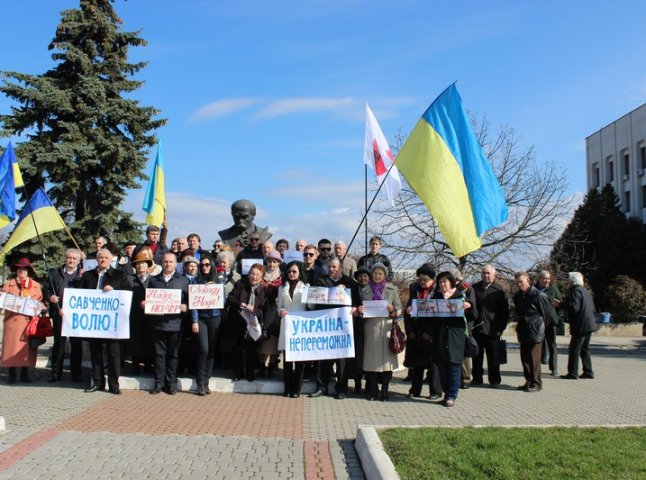 У Мукачеві пройшла акція на підтримку ув’язненої Росією Надії Савченко