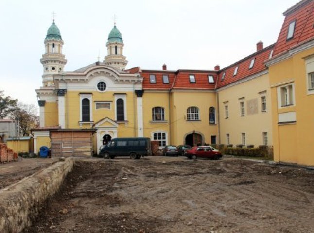 В Ужгороді біля греко-католицького кафедрального собору планують відновити старий парк