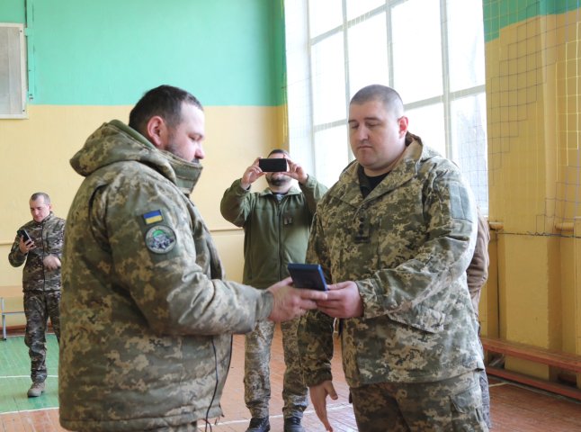 Командир славетної 128-ї бригади нагородив найкращих воїнів