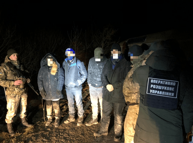 Водій під час затримання намагався наїхати автомобілем на прикордонника