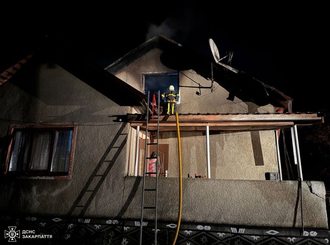 Вночі у селі на Хустщині гасили пожежу Вночі у селі на Хустщині гасили пожежу