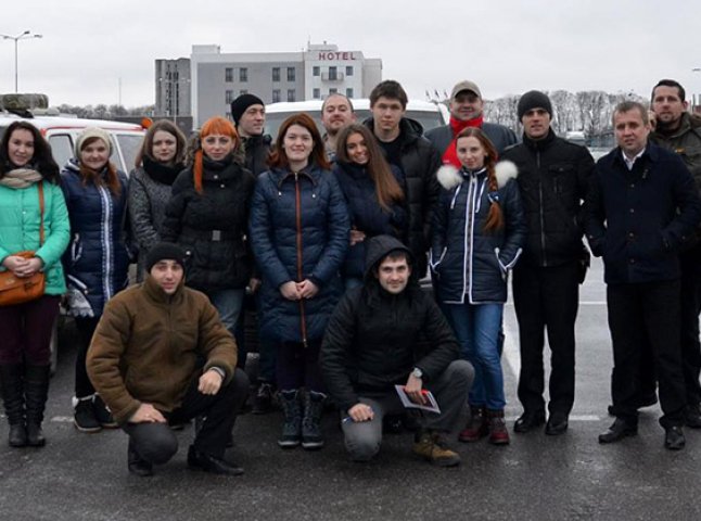 Закарпатські студенти поїхали на Львівщину, щоб привітати бійців 128-ї бригади зі святами