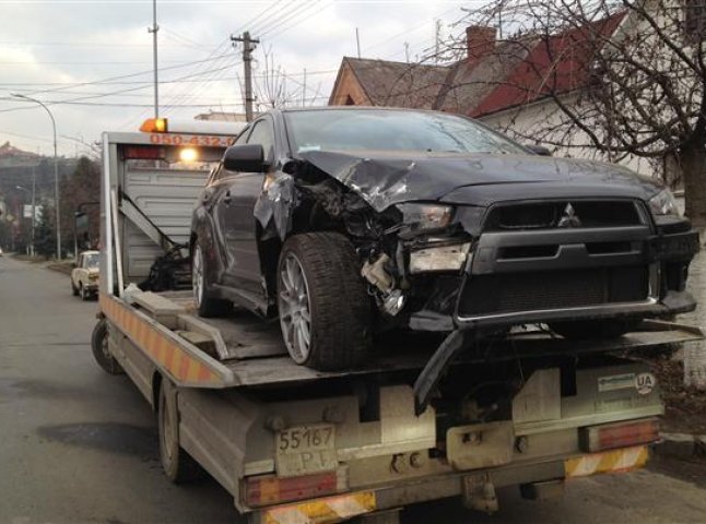 З’явились фото розбитого автомобіля Олександра Шуфрича (ФОТО)