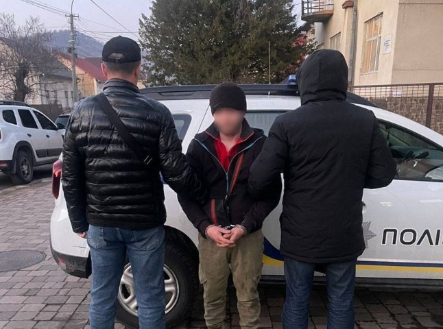 Закарпатські поліцейські затримали «на гарячому» наркоторговця