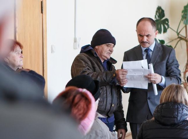 Василь Губаль під час свого виїздного прийому в Солотвині вислухав нарікання місцевих мешканців (ФОТО)