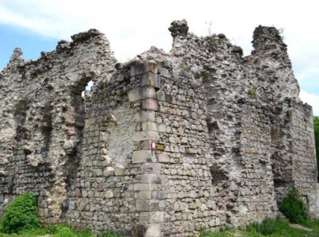 Археологи розвінчали популярний міф про один із замків Закарпаття