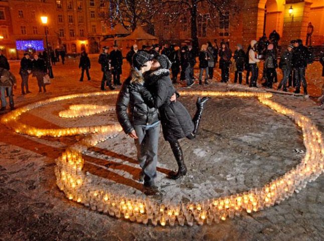 На День Святого Валентина для закоханих в Ужгороді готують кілька сюрпризів