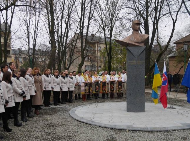 В Ужгороді відкрили пам’ятник видатному словаку Мілану Штефаніку