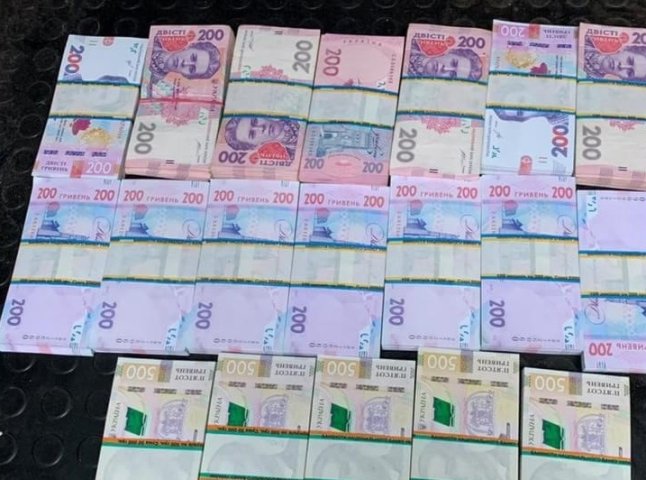 Закарпатський чиновник вимагав понад пів мільйона гривень «відкату»