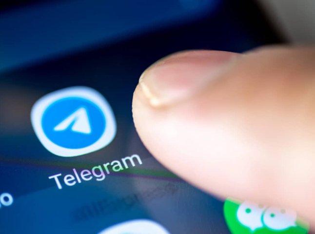 Тепер такі повідомлення у Telegram присилають: їх радять не відкривати, це — вірус