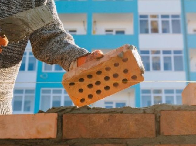  В Ужгороді вимагають знести нещодавно збудовану багатоповерхівку